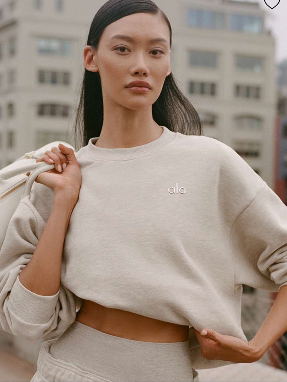 ALO yoga Accolade Crewneck Sweatshirt in Oatmeal Heather Large